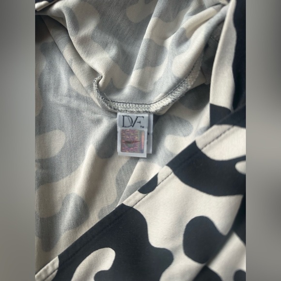 Diane Von Furstenberg Silk Wrap Dress Abstract Camo Print Size 0 - Picture 7 of 12